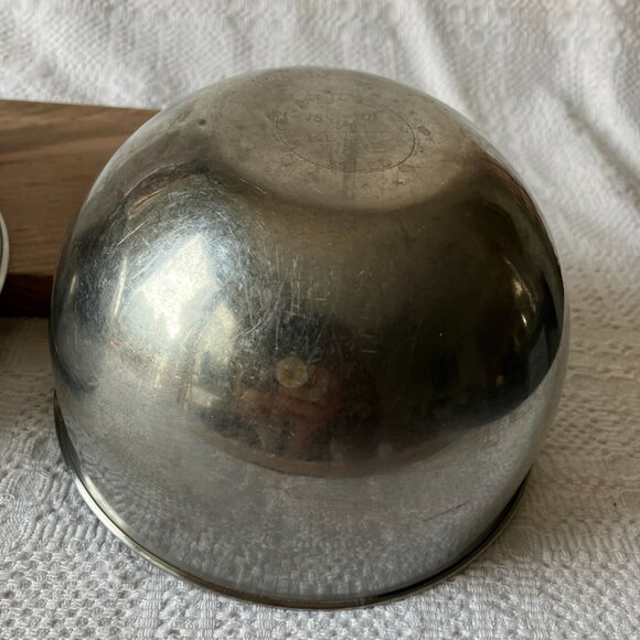 REVERE WARE Stainless Steel Mixing Bowls Set of 2 Vintage 7 1/2 in & 6 1/2 in - Picture 4 of 9